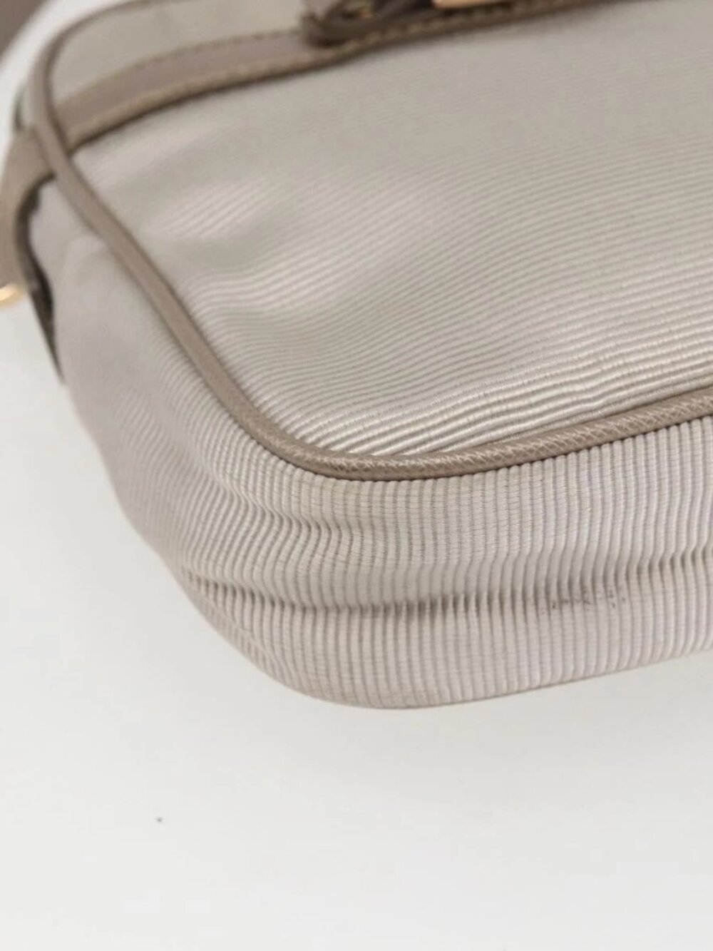 Salvatore Ferragamo Vala Shoulder Bag Nylon Beige Gold Auth 159964 - Picture 11 of 16